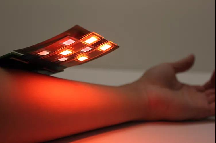 加州大学伯克利分校研究者开发OLED柔性可穿戴血氧计，打破传统形态